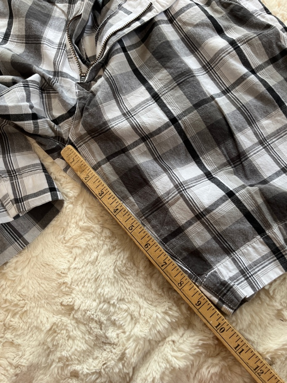 jf j.ferrar Men's Black & White Plaid Flat Front Shorts - Picture 5 of 6